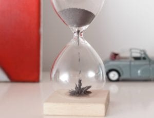 Kikkerland Magnetic Hourglass